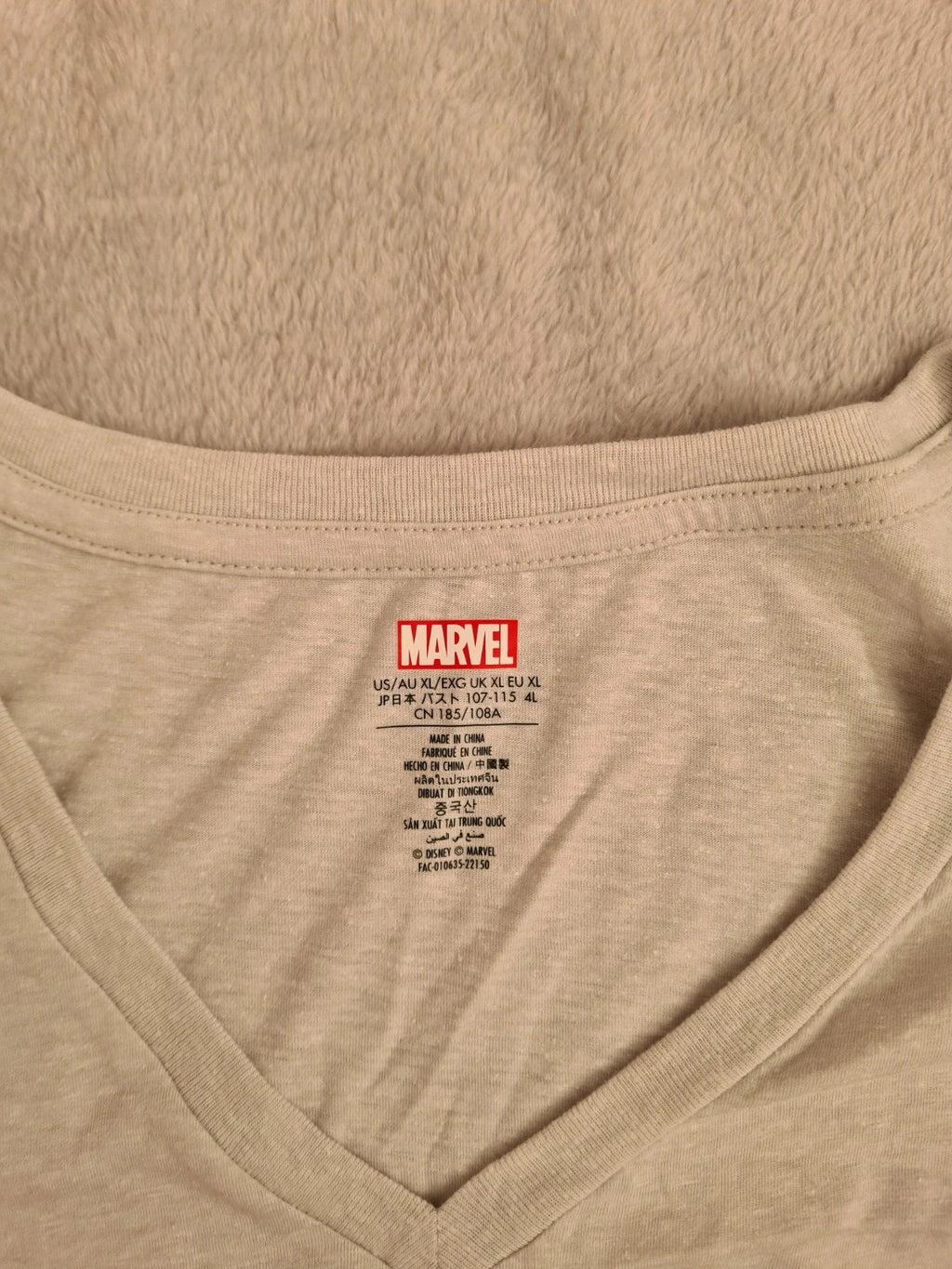 Disney women Marvel T-shirt season grootings print V-neck Xmas tee cotton blend white XL/14