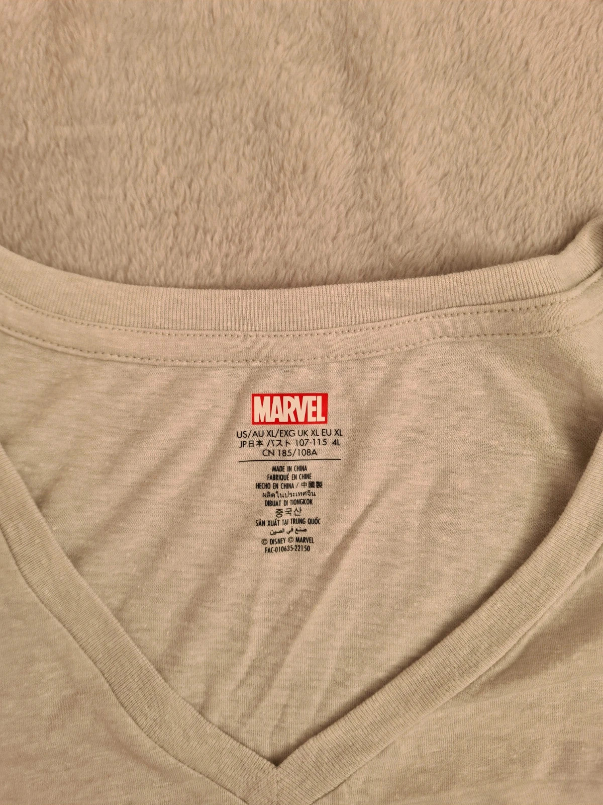 Disney women Marvel T-shirt season grootings print V-neck Xmas tee cotton blend white XL/14