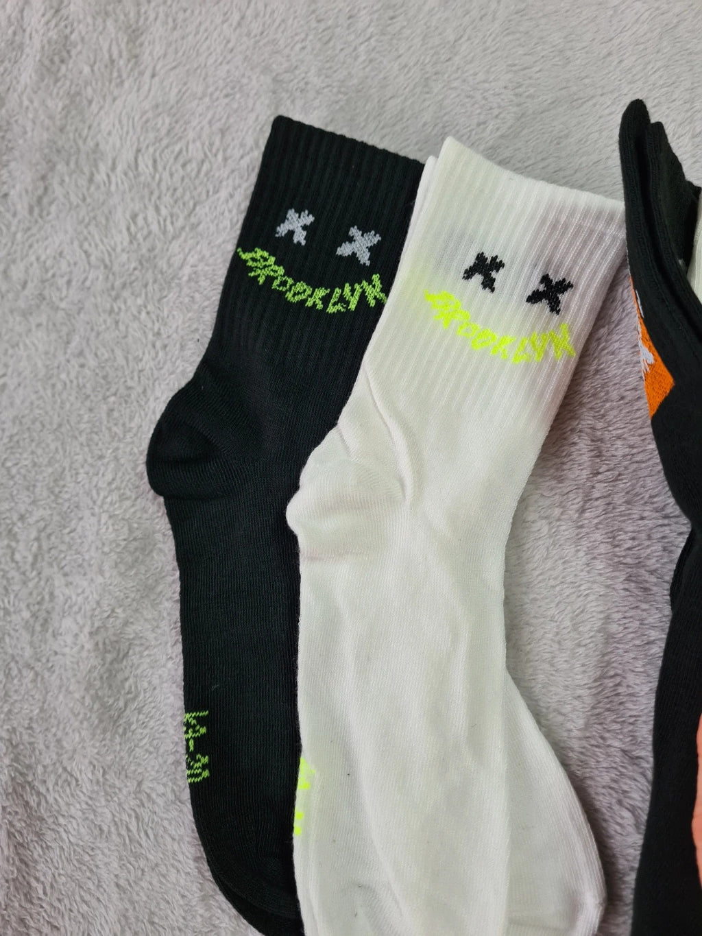 Generic teen girls/boys mid calf socks fashion graffiti pattern 5psc black/white EU34-38/UK2-5