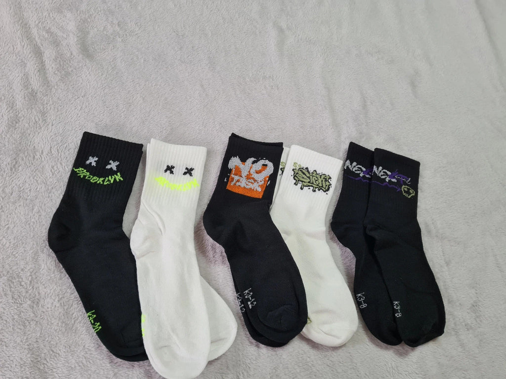 Generic teen girls/boys mid calf socks fashion graffiti pattern 5psc black/white EU34-38/UK2-5