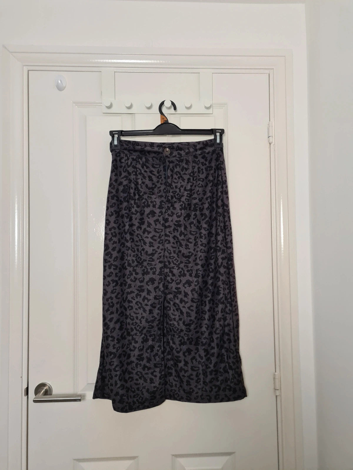 Dazy women purple/black leopard print mid length A-line skirt front split buttons casual M/10