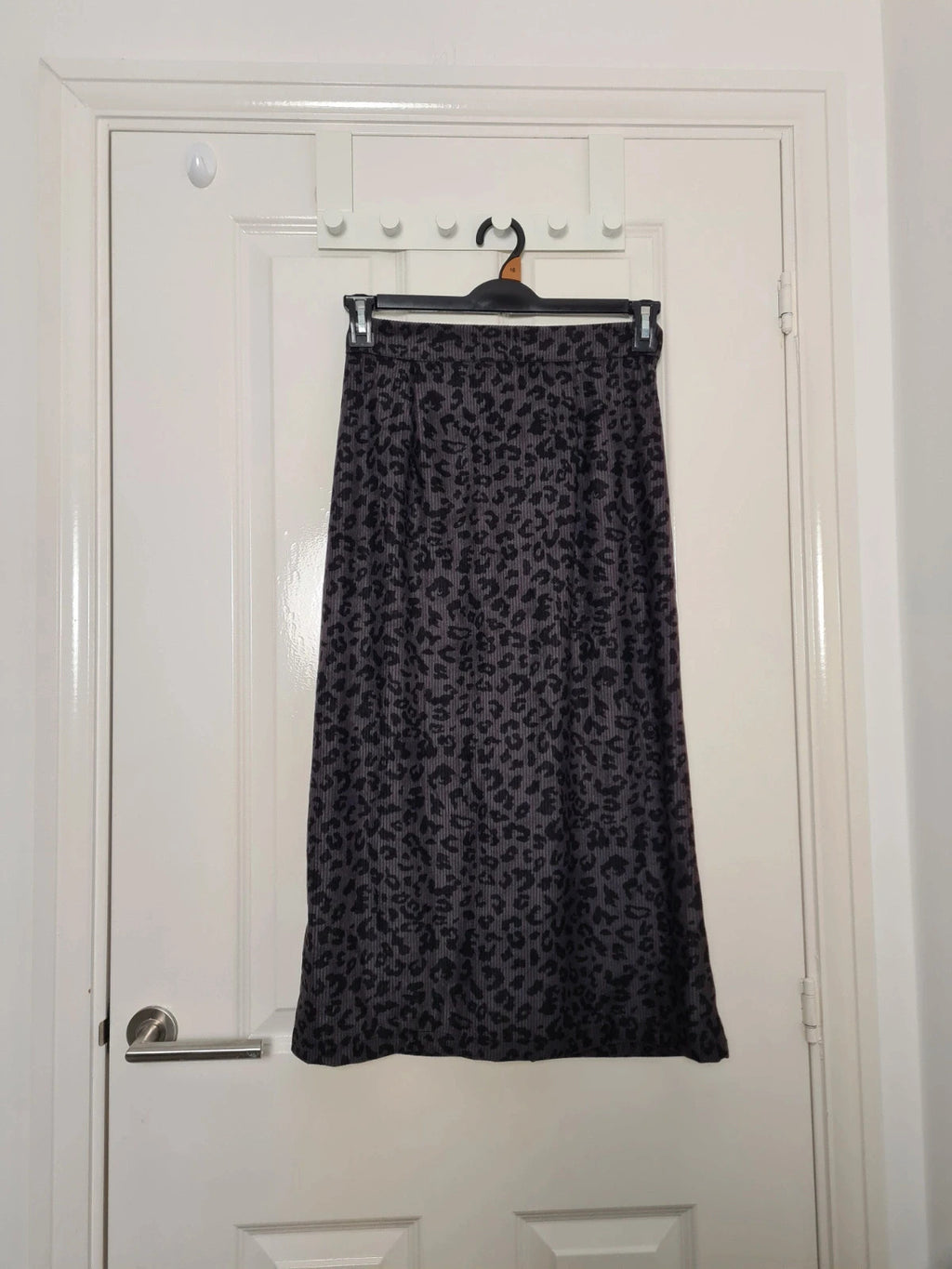 Dazy women purple/black leopard print mid length A-line skirt front split buttons casual M/10