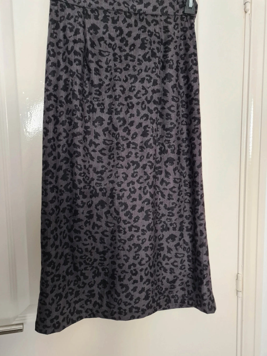 Dazy women purple/black leopard print mid length A-line skirt front split buttons casual M/10