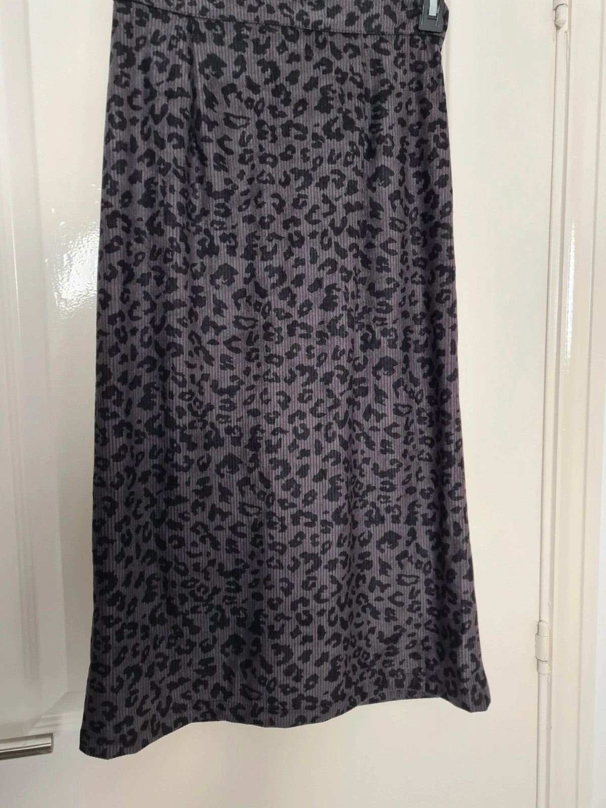Dazy women purple/black leopard print mid length A-line skirt front split buttons casual M/10