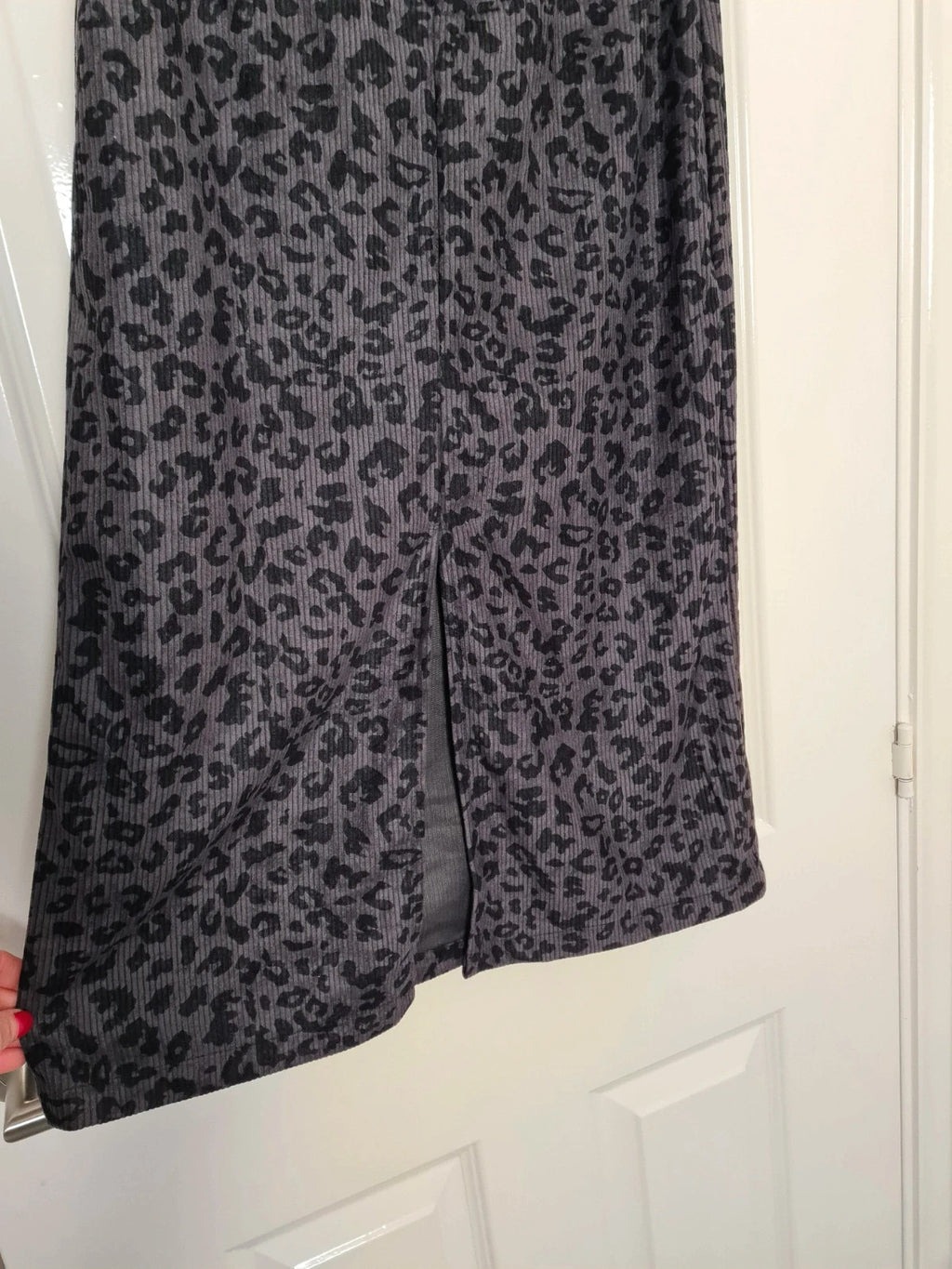 Dazy women purple/black leopard print mid length A-line skirt front split buttons casual M/10