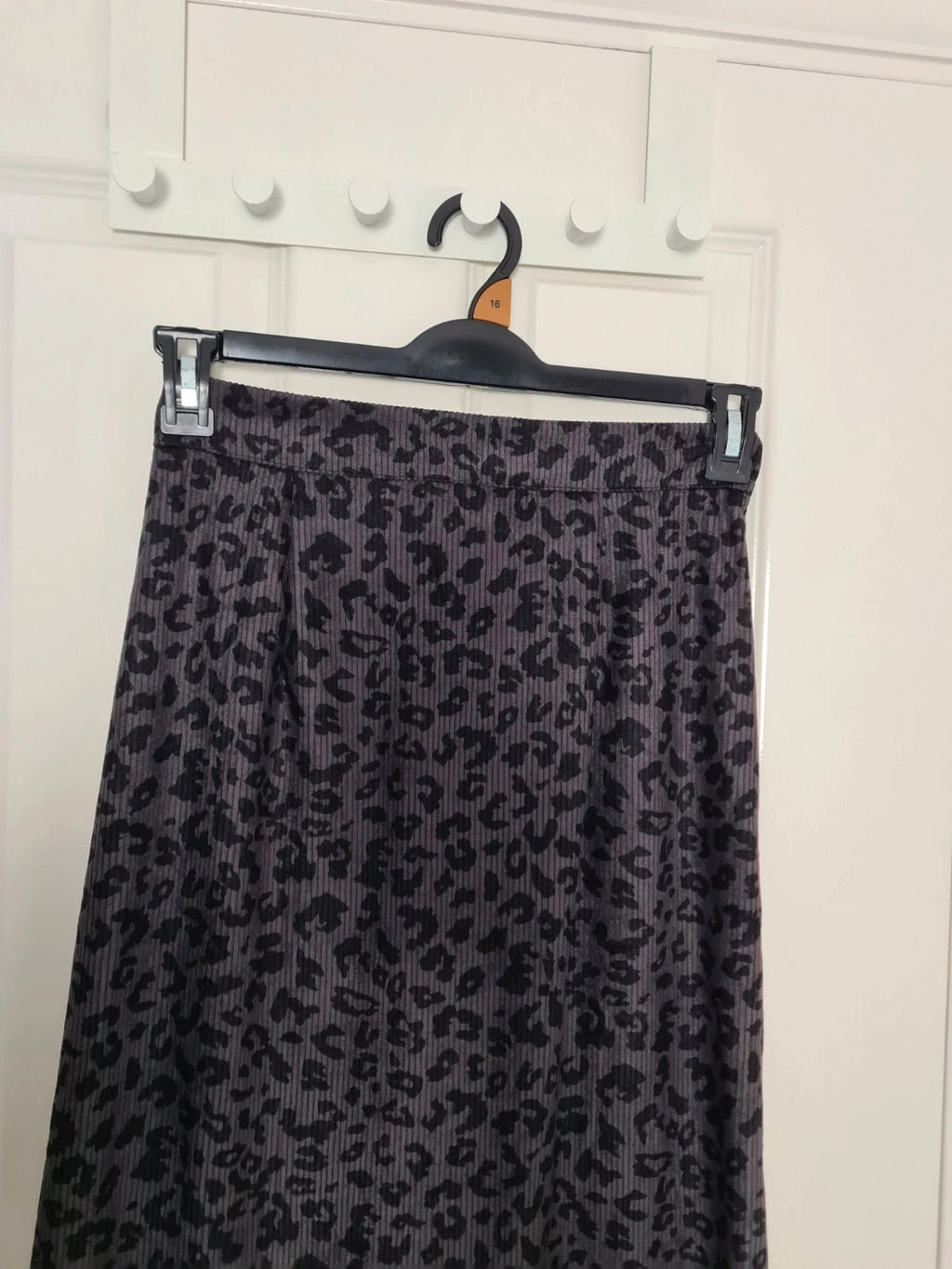 Dazy women purple/black leopard print mid length A-line skirt front split buttons casual M/10