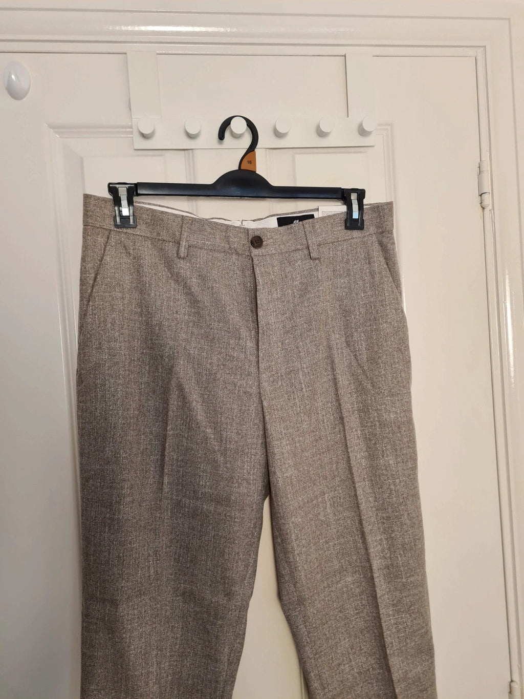 H&M men beige regular fit tailored suit trousers tapered straight leg turn up hems pockets W33/M