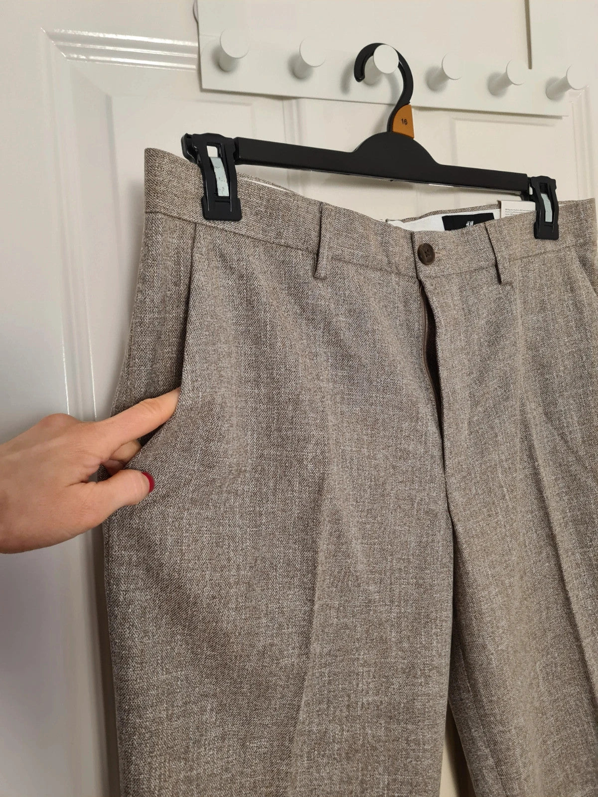 H&M men beige regular fit tailored suit trousers tapered straight leg turn up hems pockets W33/M