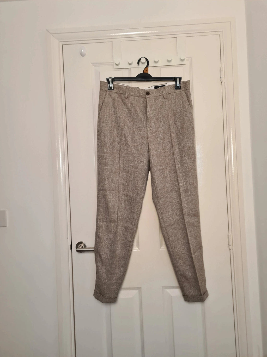 H&M men beige regular fit tailored suit trousers tapered straight leg turn up hems pockets W33/M