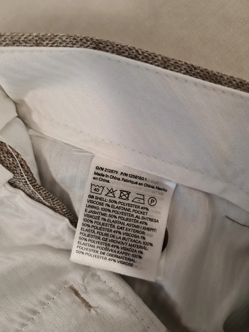 H&M men beige regular fit tailored suit trousers tapered straight leg turn up hems pockets W33/M