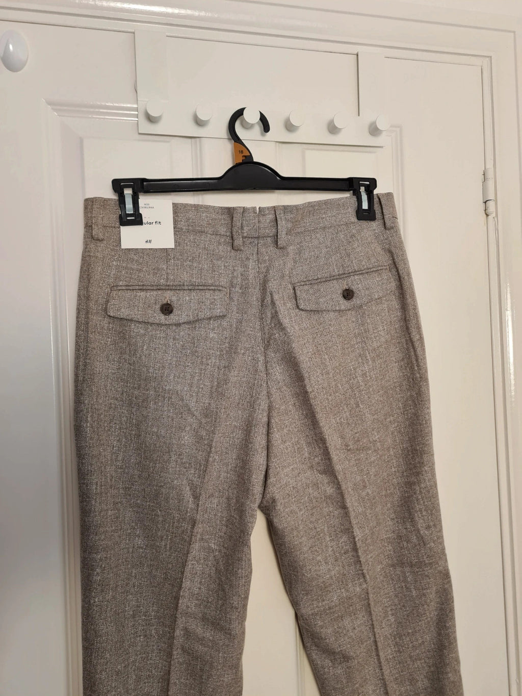 H&M men beige regular fit tailored suit trousers tapered straight leg turn up hems pockets W33/M