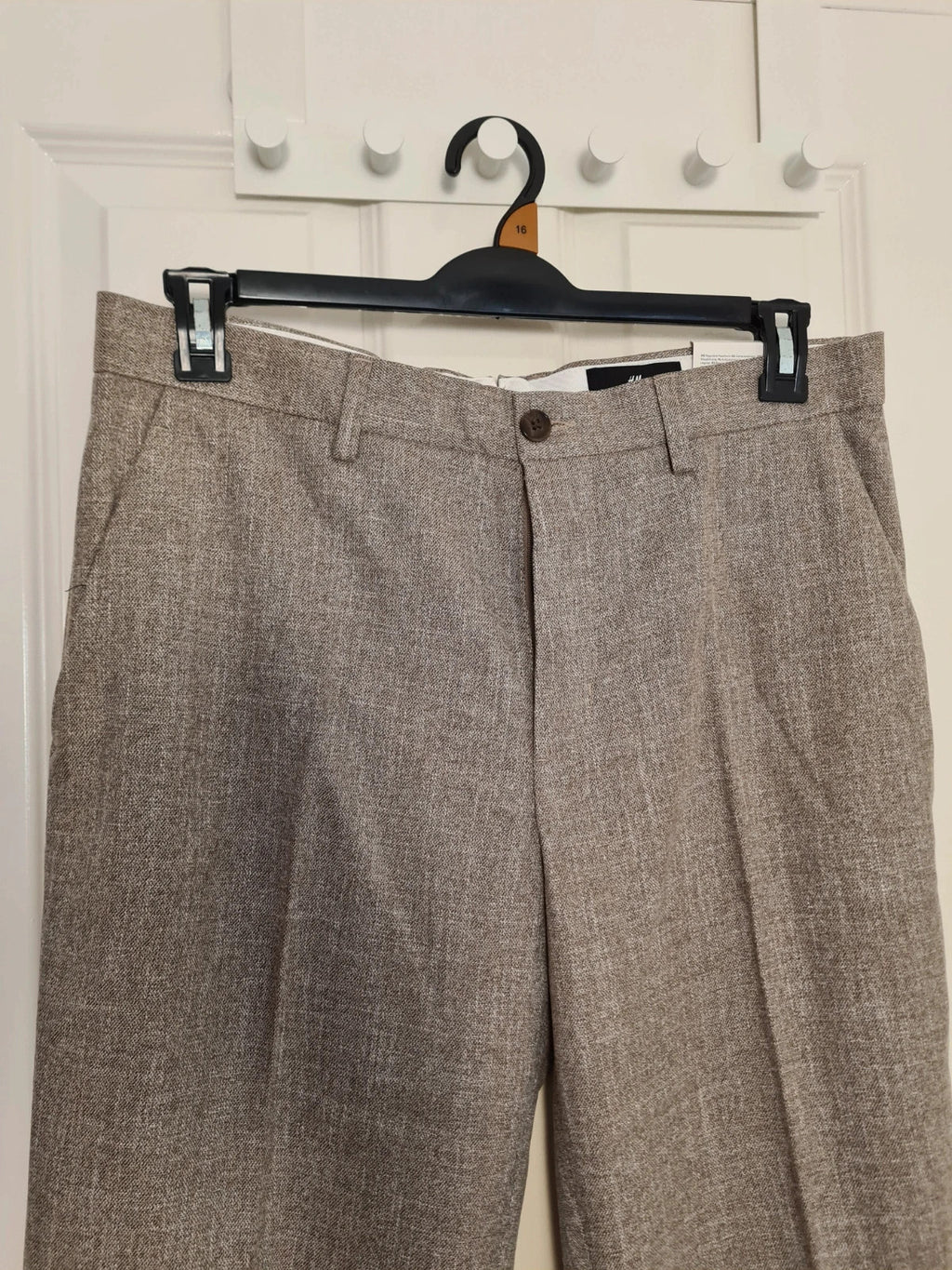 H&M men beige regular fit tailored suit trousers tapered straight leg turn up hems pockets W33/M