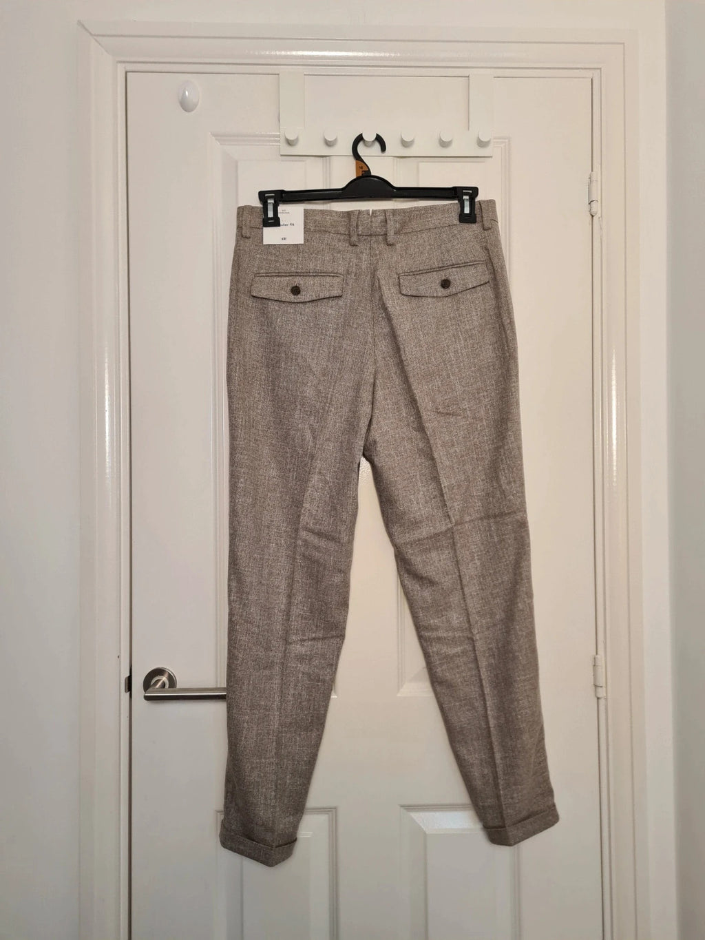 H&M men beige regular fit tailored suit trousers tapered straight leg turn up hems pockets W33/M