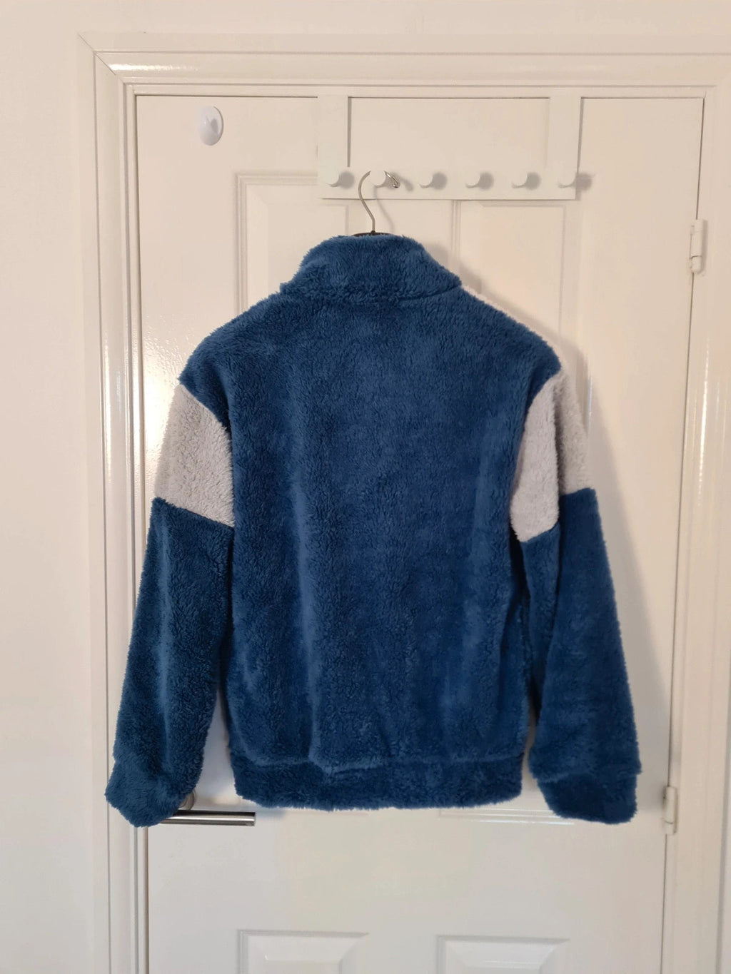 Generic women color block fleece lined fluffy winter jacket zipper blue/white print letters L/12