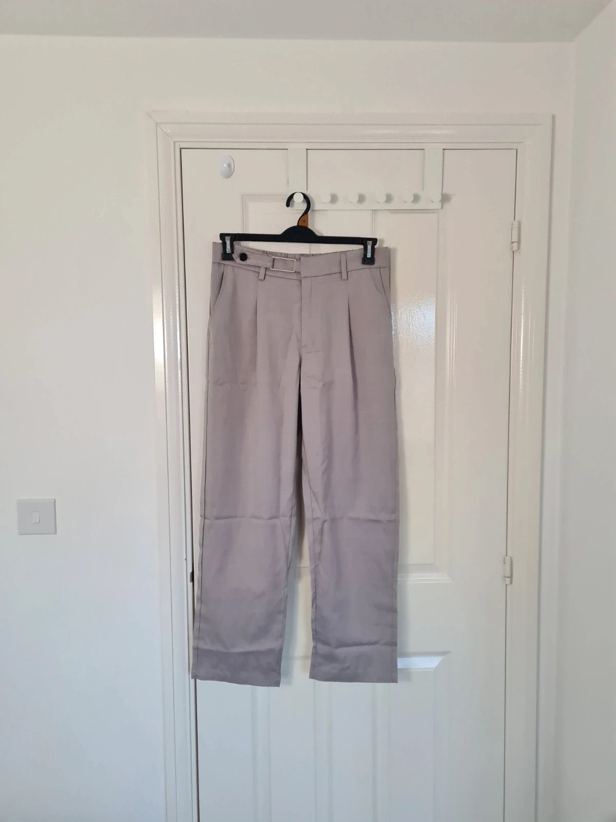 Manfinity man light grey suit trousers tailored straight leg pants pockets elastic waistband M