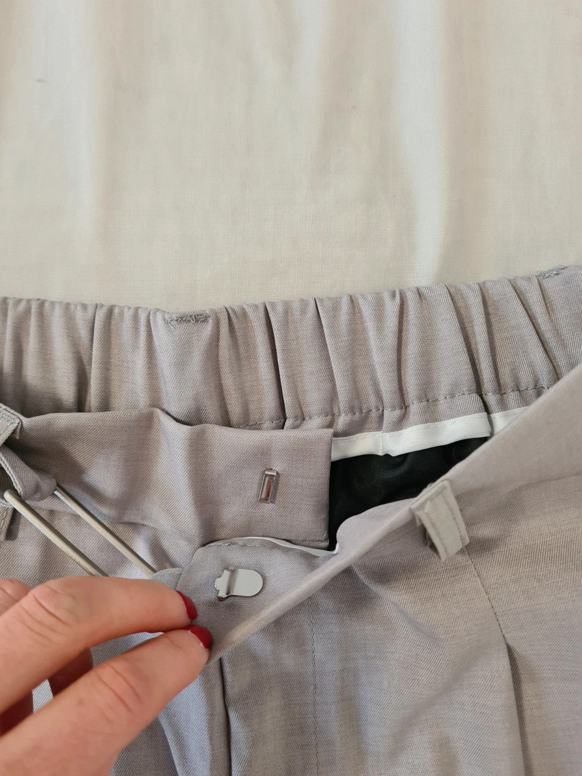 Manfinity man light grey suit trousers tailored straight leg pants pockets elastic waistband M