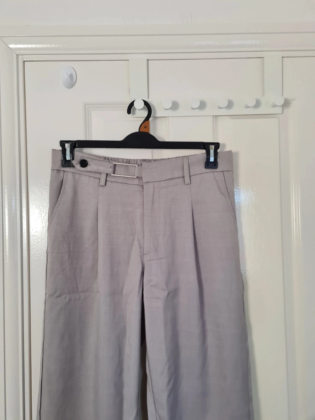 Manfinity man light grey suit trousers tailored straight leg pants pockets elastic waistband M