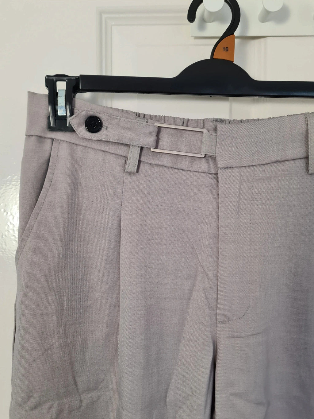 Manfinity man light grey suit trousers tailored straight leg pants pockets elastic waistband M