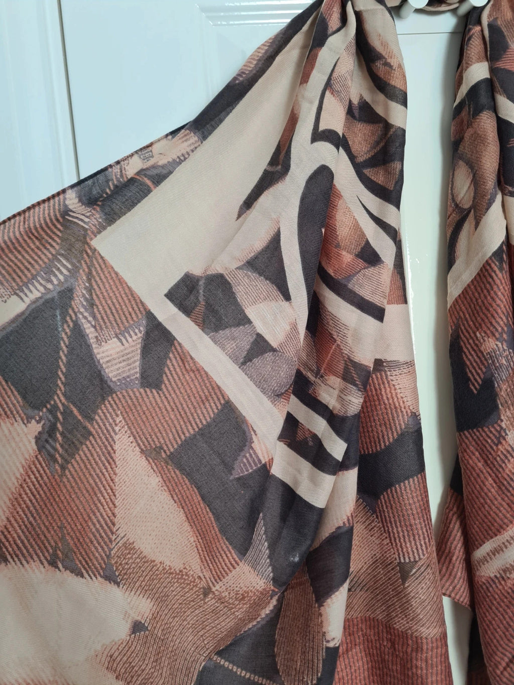 Generic women brown/beige swirl lightweight scarf abstract design large soft comfy 180x70cm