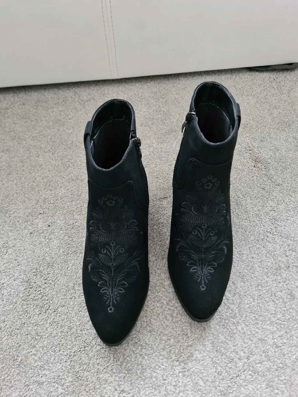 Generic women black seude ankle boots zip side block heels cap toe embroidered 4.5/37