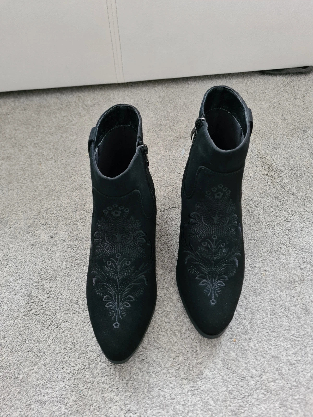 Generic women black seude ankle boots zip side block heels cap toe embroidered 4.5/37