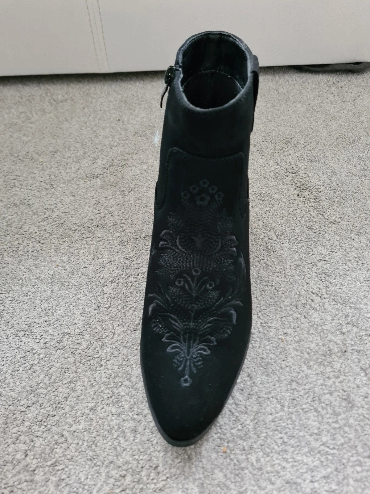 Generic women black seude ankle boots zip side block heels cap toe embroidered 4.5/37