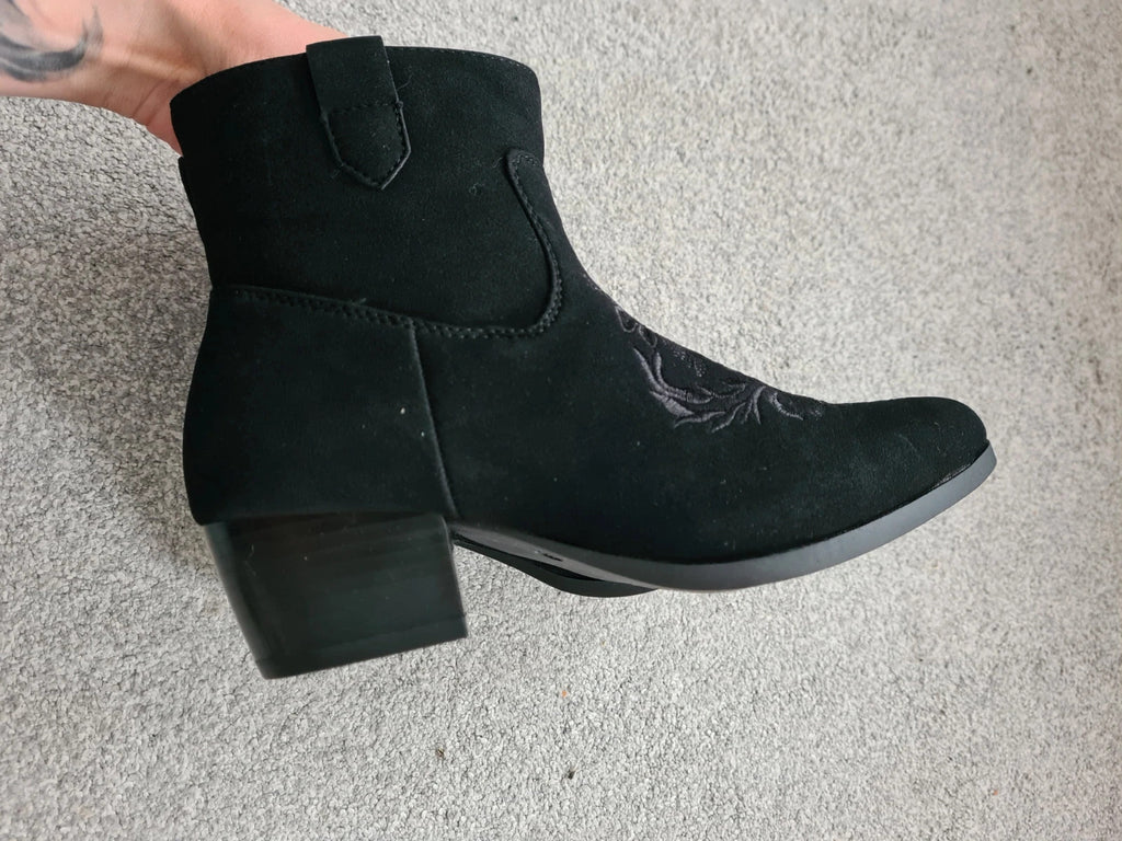 Generic women black seude ankle boots zip side block heels cap toe embroidered 4.5/37
