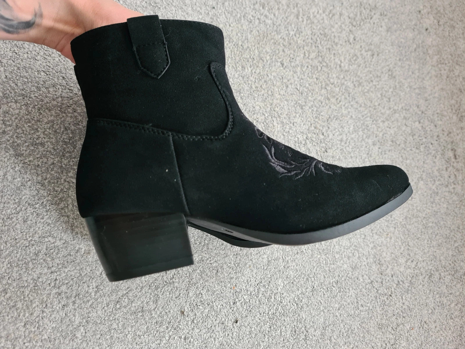 Generic women black seude ankle boots zip side block heels cap toe embroidered 4.5/37