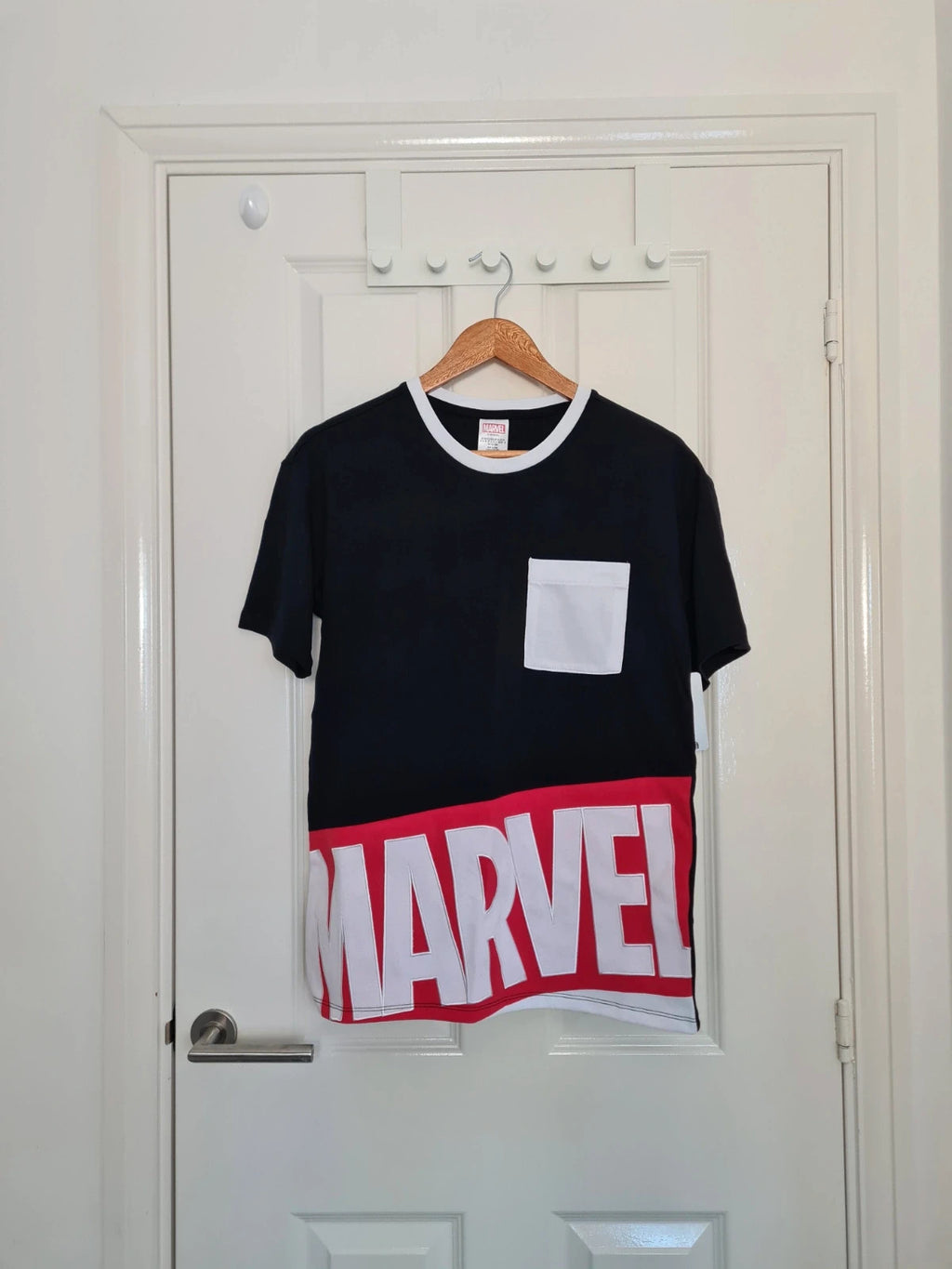 Disney men Marvel logo Ringer fashion T-shirt short sleeve cotton tee black/red/white colorblock XS