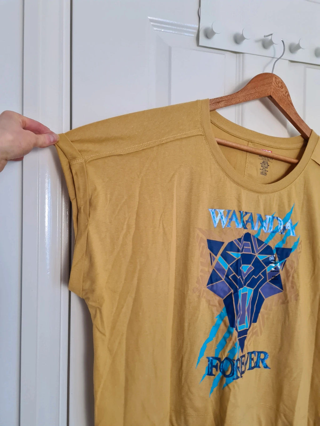 Disney women Wakanda Forever Black Panther boxy top short sleeve cotton blend T-shirt yellow XL/14