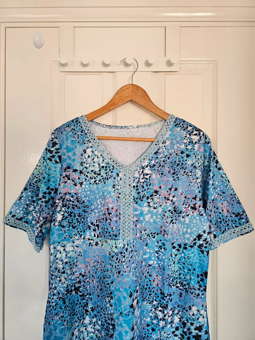 Shein light flowy short sleeve V-neck dress women knee length leopard abstract summer blue M/10