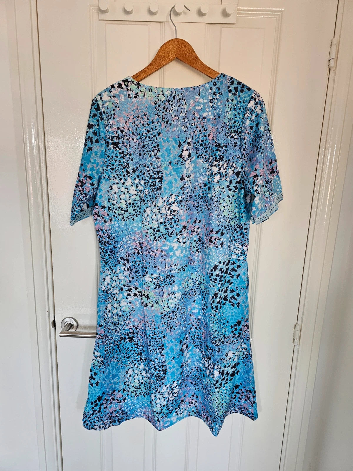 Shein light flowy short sleeve V-neck dress women knee length leopard abstract summer blue M/10