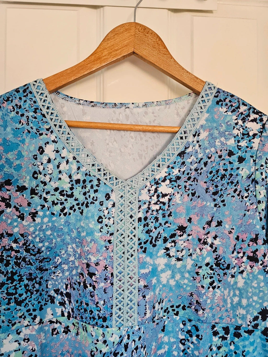 Shein light flowy short sleeve V-neck dress women knee length leopard abstract summer blue M/10