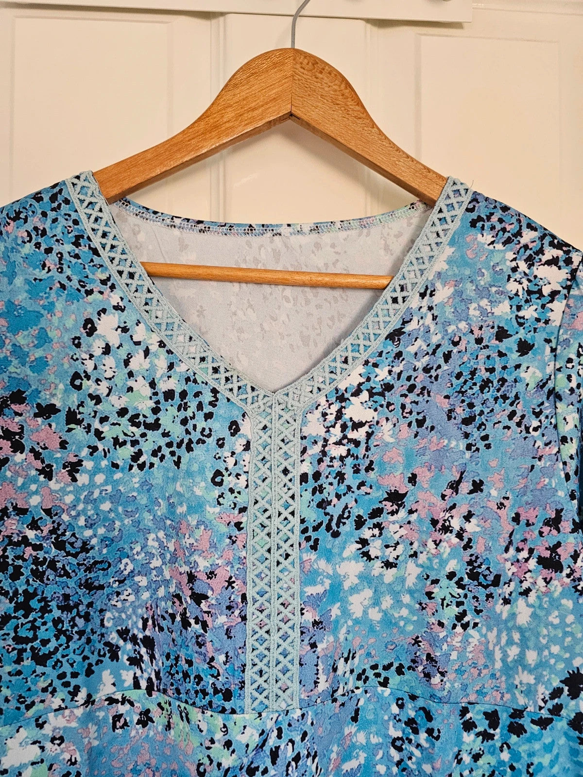 Shein light flowy short sleeve V-neck dress women knee length leopard abstract summer blue M/10