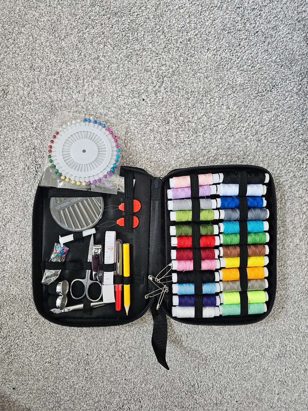 Generic sewing kit with case 130pcs threads mending sewing needles scissor thimble tape measure