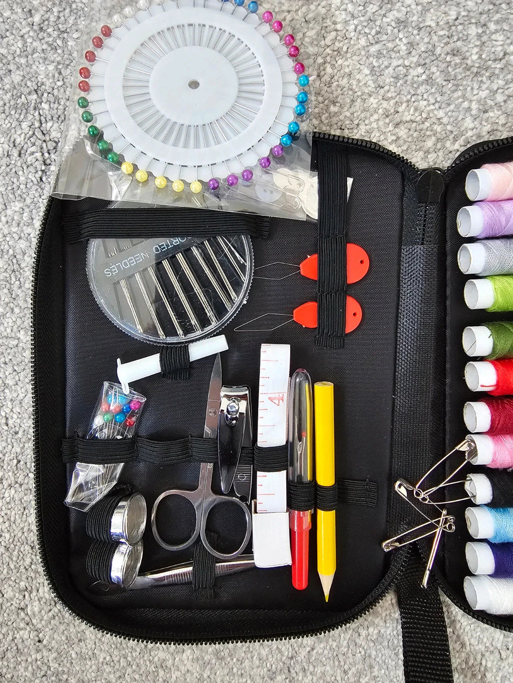 Generic sewing kit with case 130pcs threads mending sewing needles scissor thimble tape measure