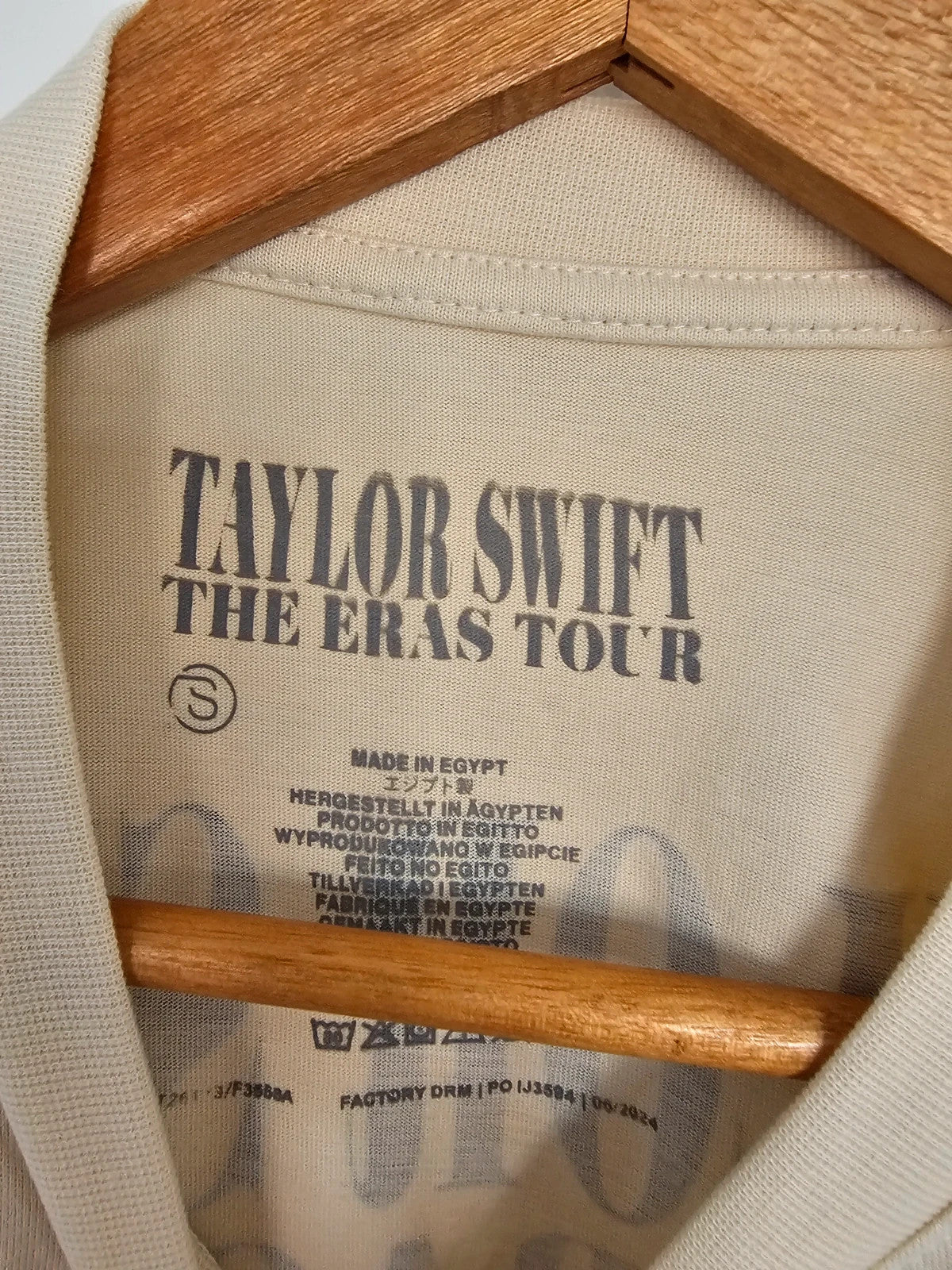 Taylor Swift The Eras tour through Vancouver cream T-shirt women oversized cotton tee S/8