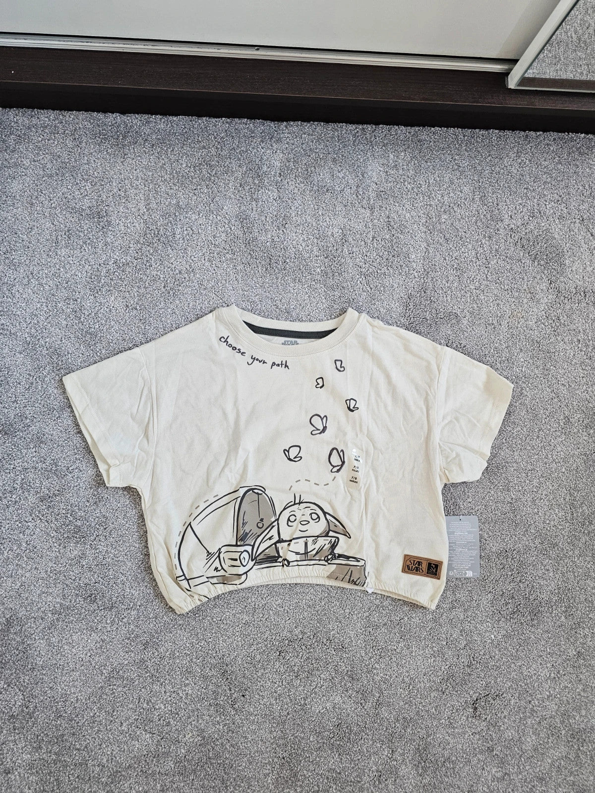 Disney kids girls 7/8y Star Wars cream/black short sleeve T-shirt Grogu baby Yoda cotton cropped