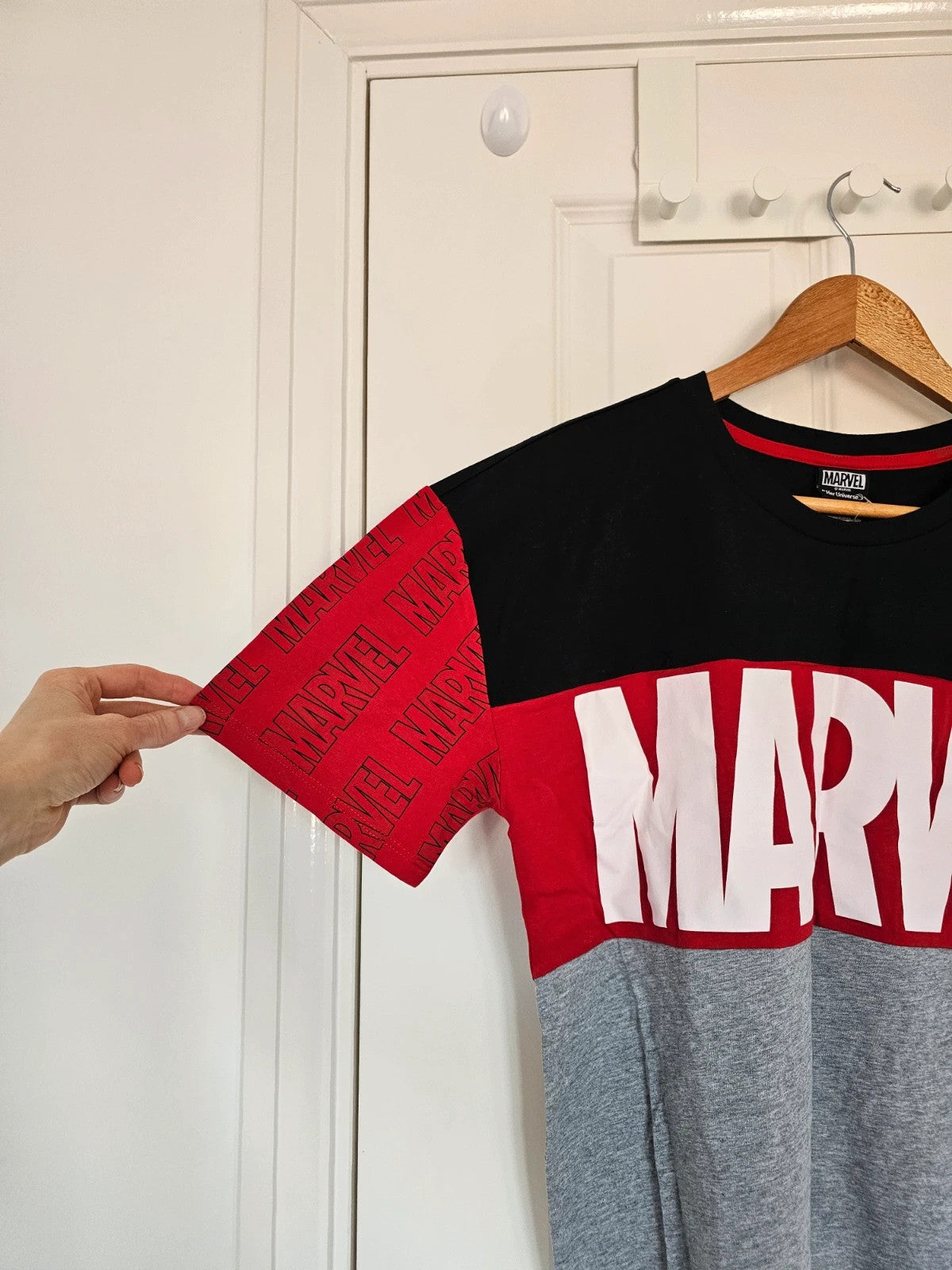 Disney Marvel Her Universe women short sleeve T-shirt logo print cotton crop black/red/white M/10