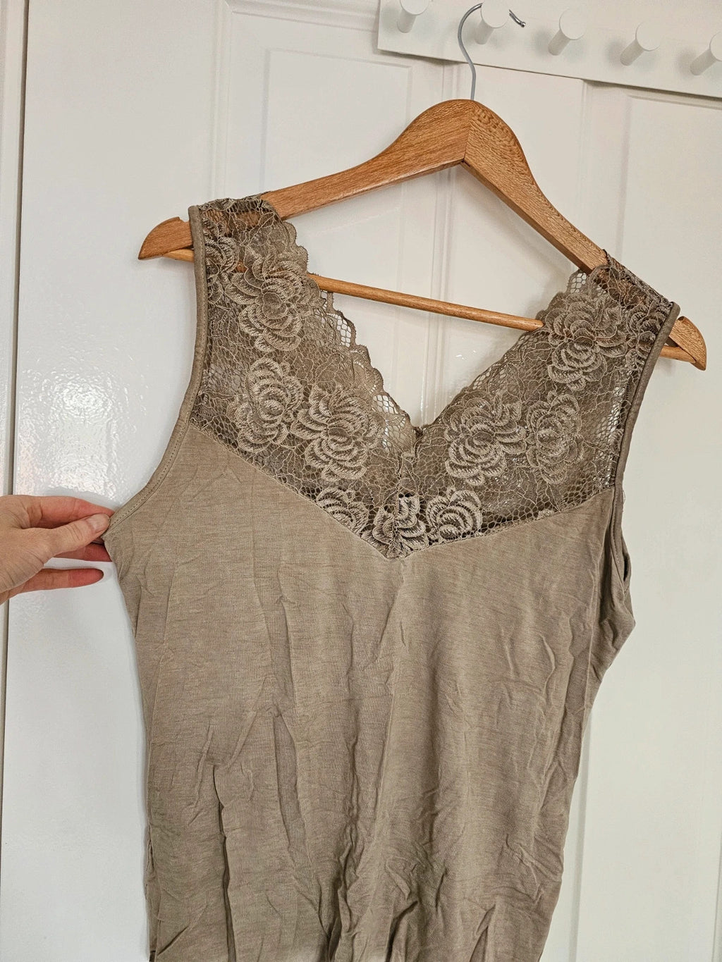 Jaki London thea layering vest top women sleeveless viscose lace V-neck camel/brown S/M