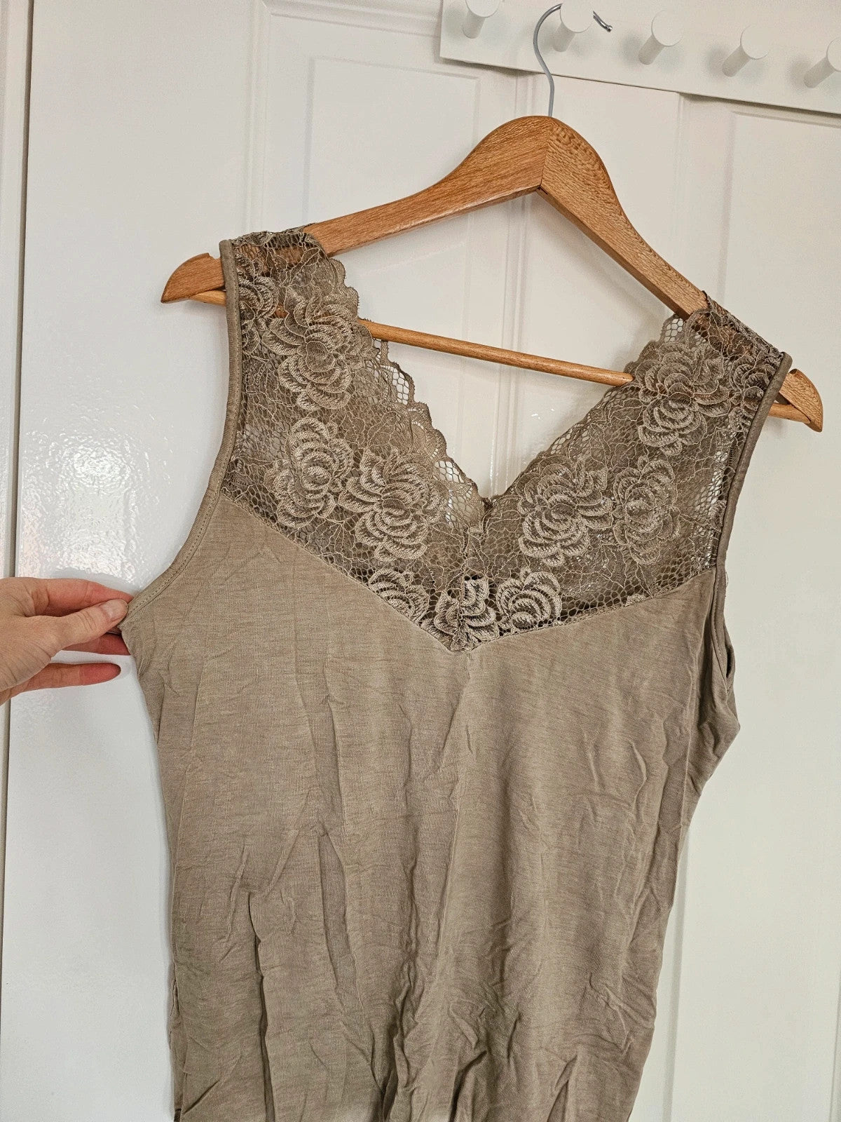 Jaki London thea layering vest top women sleeveless viscose lace V-neck camel/brown S/M