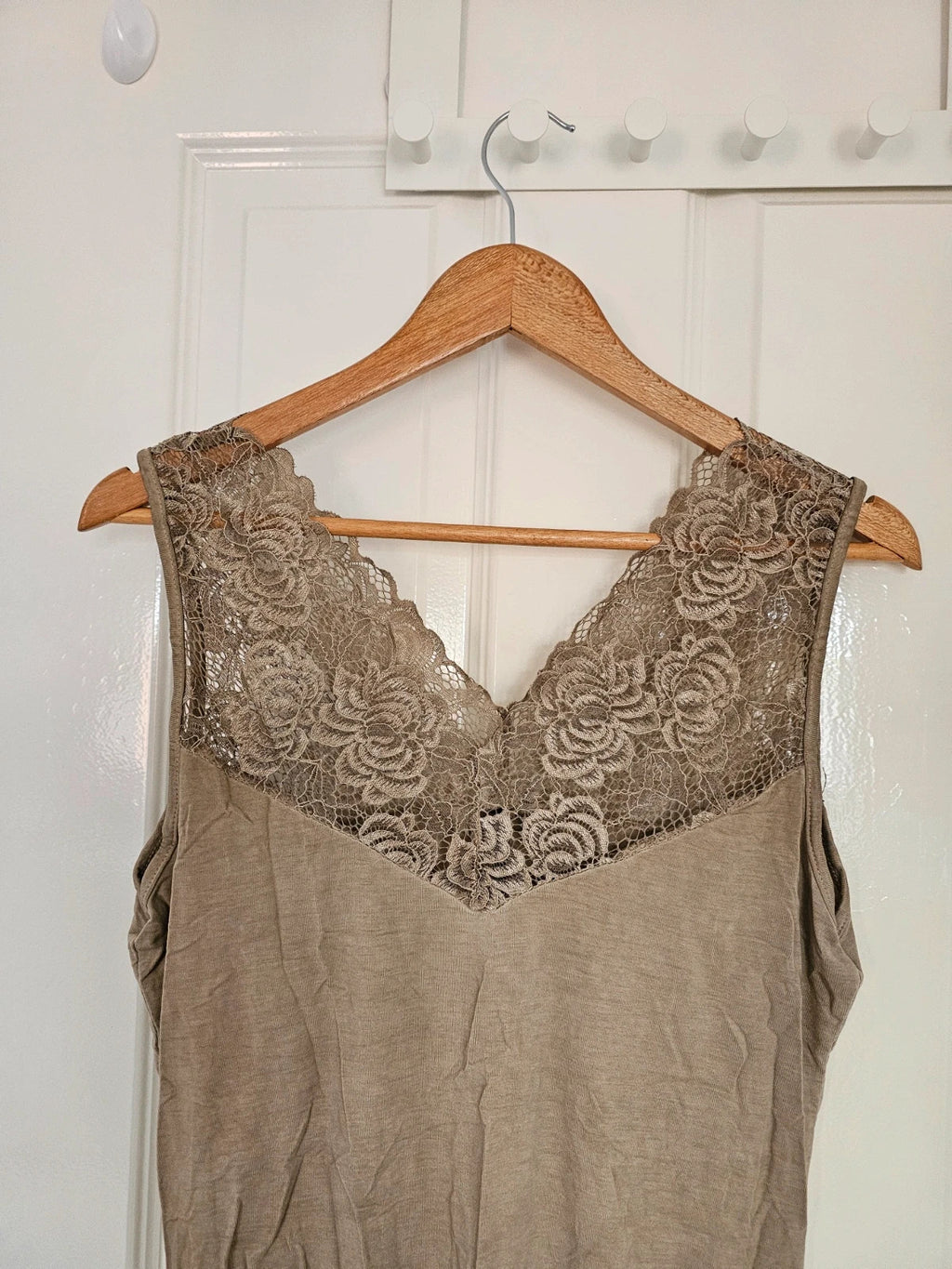 Jaki London thea layering vest top women sleeveless viscose lace V-neck camel/brown S/M