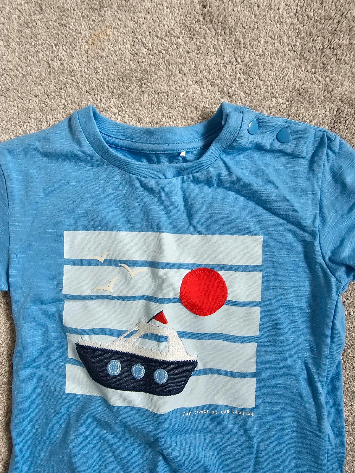 M&S kids boys 12/18m short sleeve cotton boat design T-shirt blue/white buttons on sleeve casual