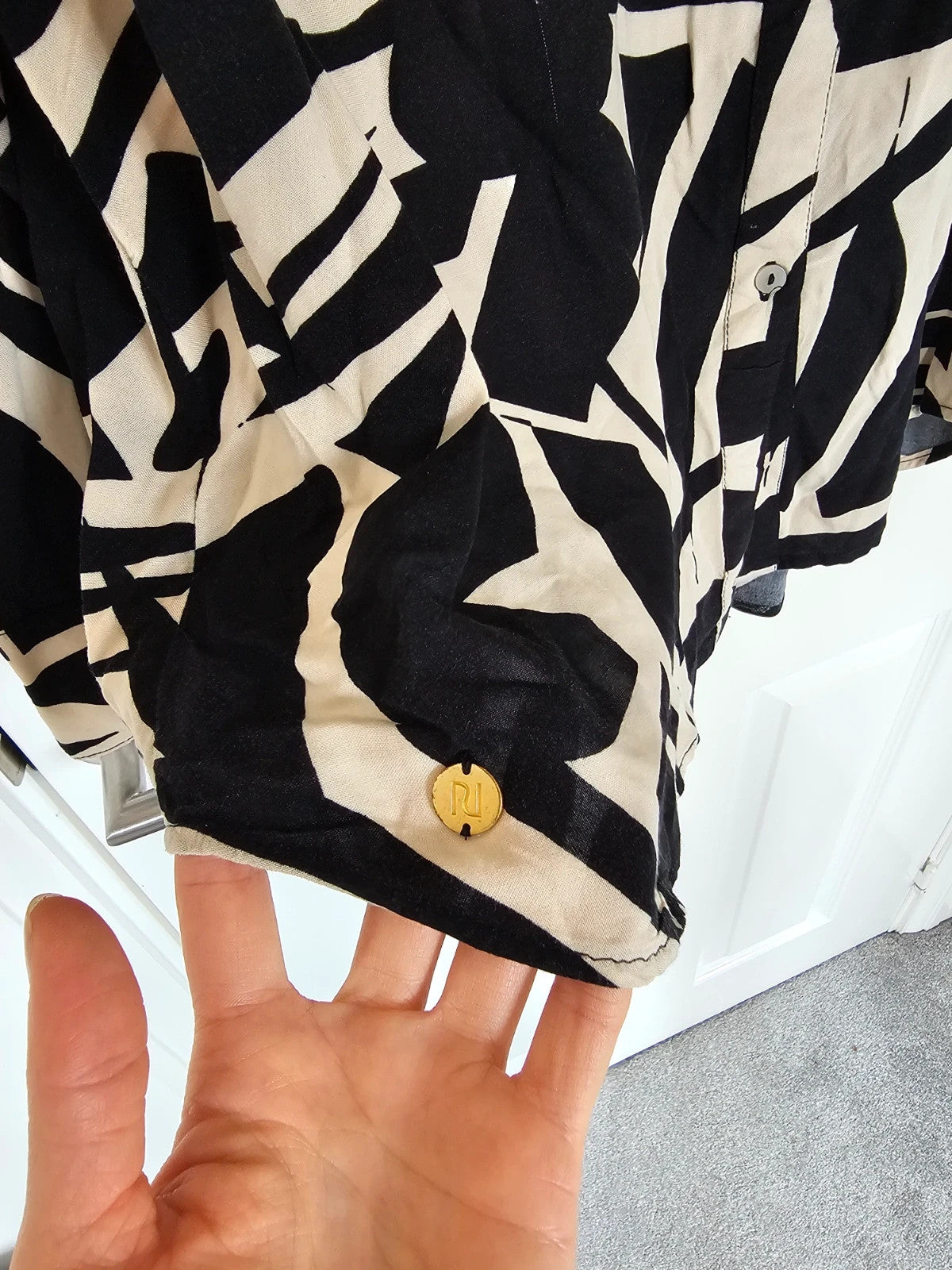 River Island viscose abstract print shirt long sleeve blouse buttons black beige 2XL/16