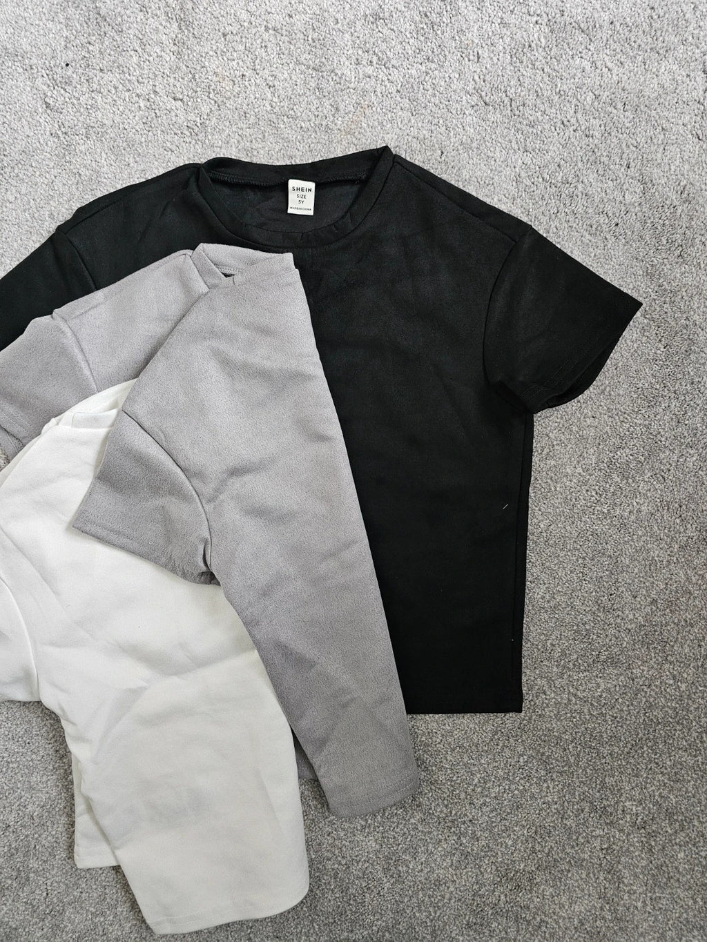 Shein boys bundle of 5 pcs short sleeve T-shirt & shorts grey/black/white 5y