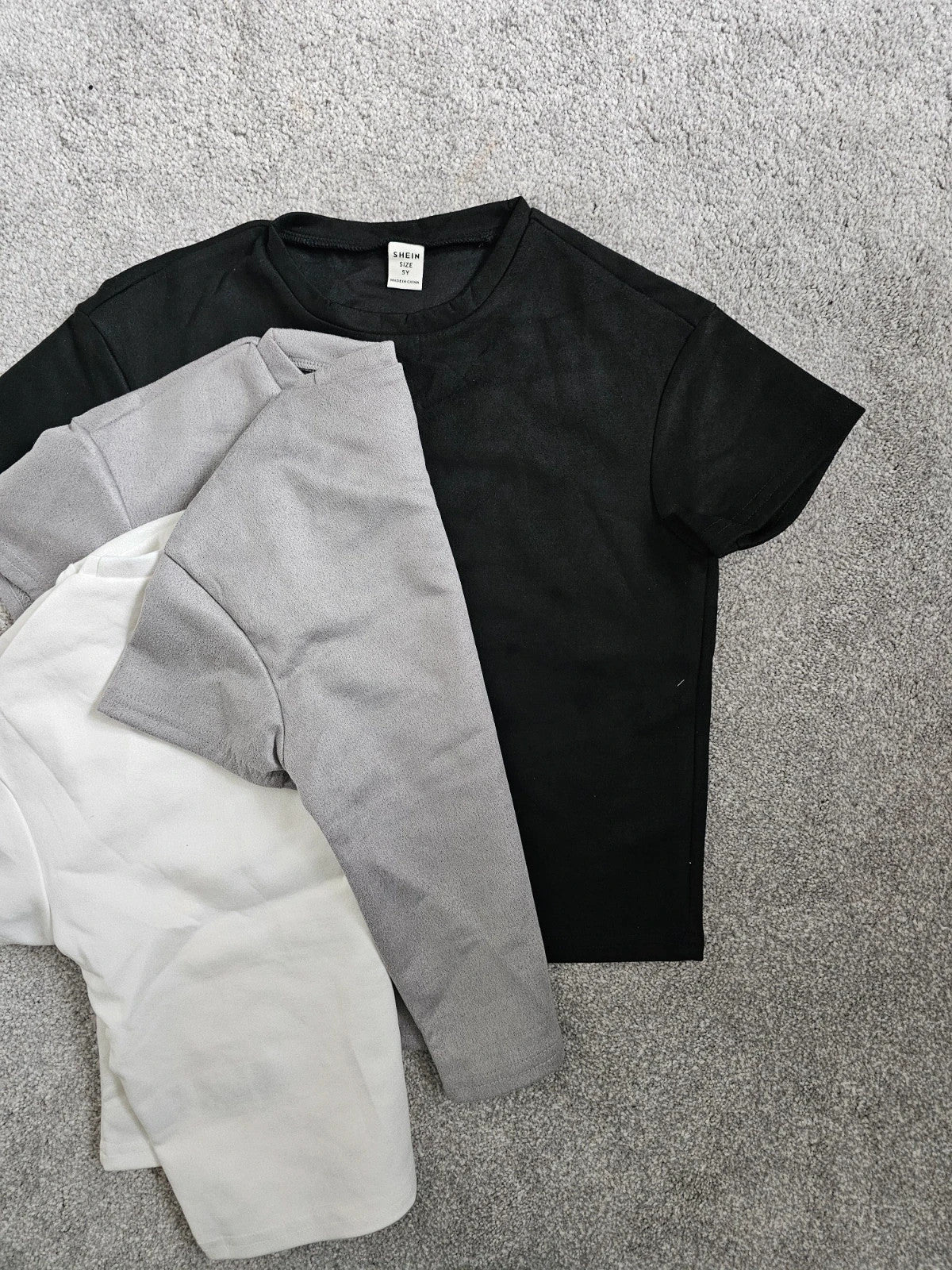 Shein boys bundle of 5 pcs short sleeve T-shirt & shorts grey/black/white 5y