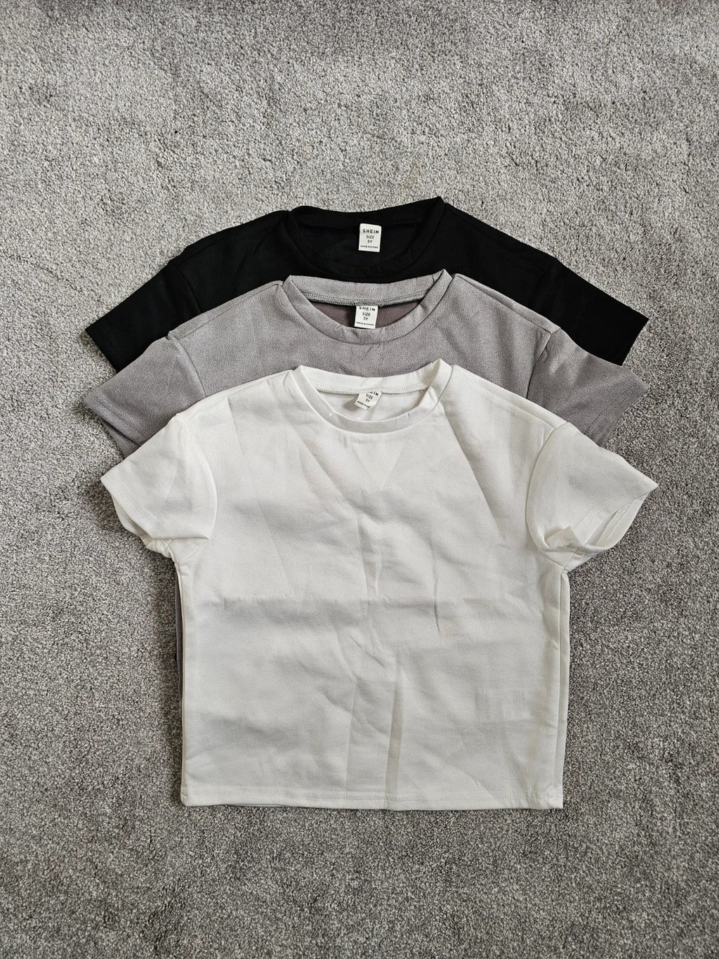 Shein boys bundle of 5 pcs short sleeve T-shirt & shorts grey/black/white 5y