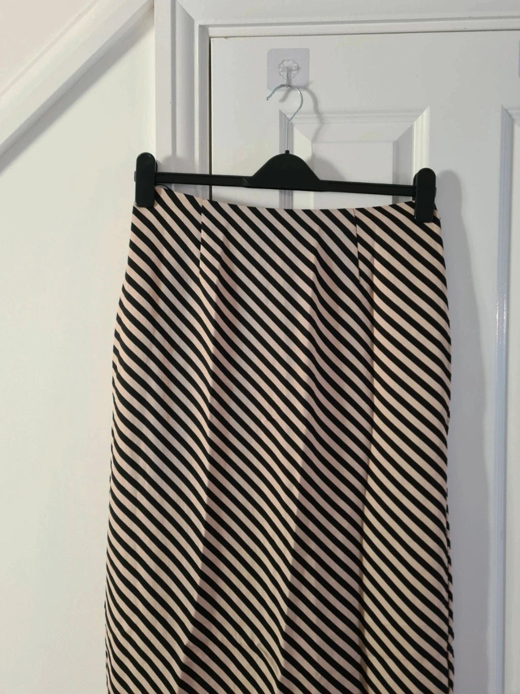 Hush women reema split on the back maxi skirt diagonal stripe office casual black/cream L/12