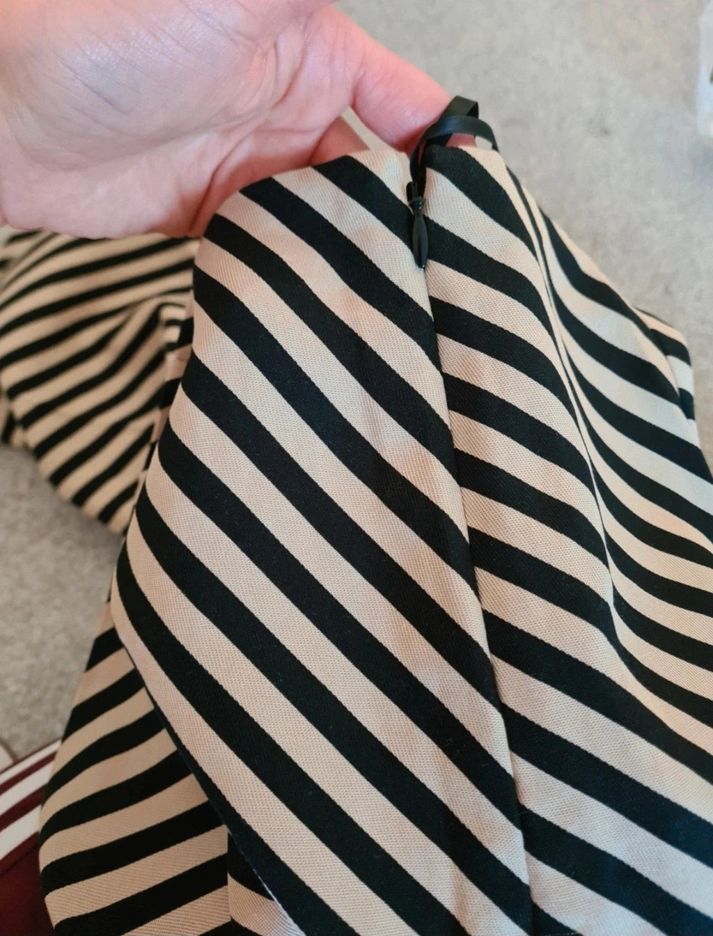 Hush women reema split on the back maxi skirt diagonal stripe office casual black/cream L/12