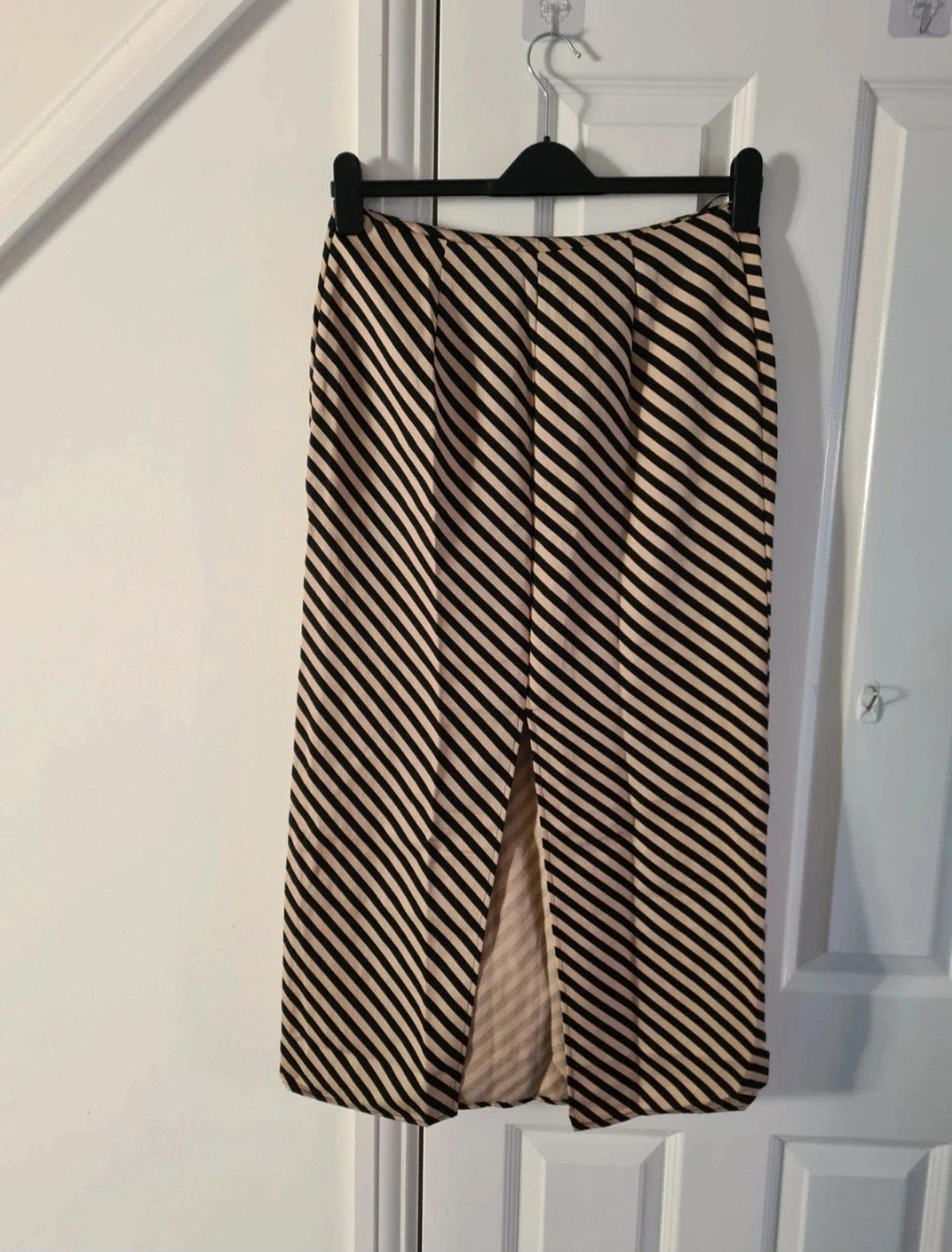 Hush women reema split on the back maxi skirt diagonal stripe office casual black/cream L/12